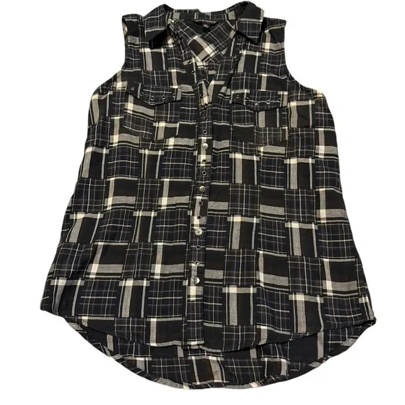 Chic Black and White Plaid Sleeveless Top - Picture 1 of 4